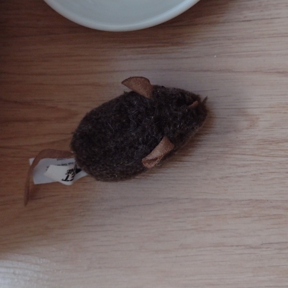 Pet Bed with bunny ears and tail size sm/med. dish & squeaky mouse inc. 14 x 14 - Picture 11 of 12